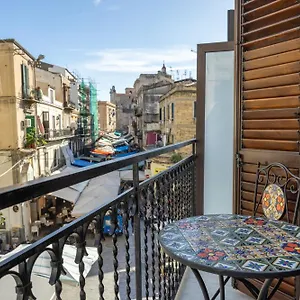 Suk Ballaro , Palerme Italie
