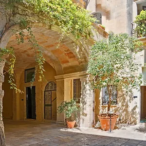 https://palazzo-persone-dimora-storica.lecce-hotels.com